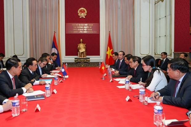 Prime Minister meets Lao counterpart